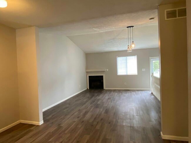 103 Elkins Ln in Springboro, OH - Foto de edificio - Building Photo