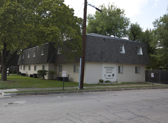 Westwood Apartments in Lockhart, TX - Building Photo - Building Photo