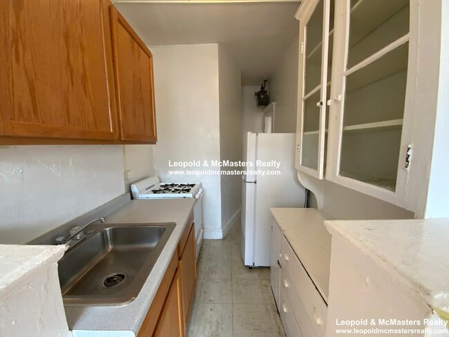 239 Kelton St, Unit 18 in Boston, MA - Foto de edificio - Building Photo