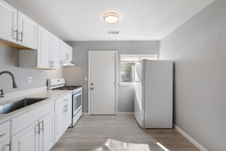 53 Alturas Ave in Pittsburg, CA - Building Photo - Building Photo