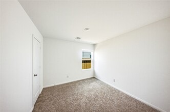 16802 N Marie Vlg Dr in Conroe, TX - Building Photo - Building Photo