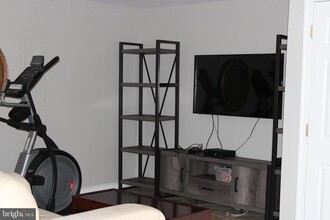 14186 Hunters Run Way in Gainesville, VA - Building Photo - Building Photo