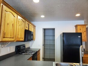 1978 S 650 E in Clearfield, UT - Building Photo - Building Photo