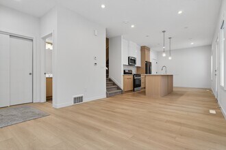 12847 103 St NW in Edmonton, AB - Building Photo - Building Photo