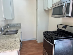 1523 Scott Rd in Burbank, CA - Foto de edificio - Building Photo