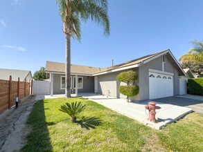 41867 5th St in Temecula, CA - Foto de edificio - Building Photo