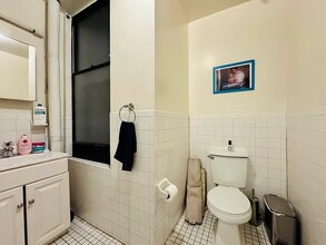 344 E 9th St in New York, NY - Building Photo - Building Photo