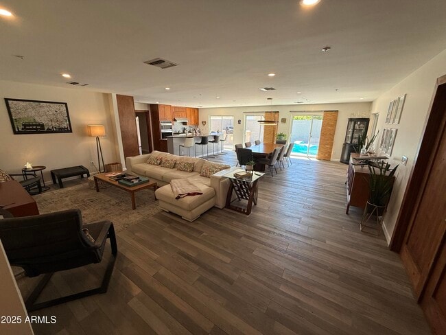 8361 E Vía De Encanto in Scottsdale, AZ - Building Photo - Building Photo