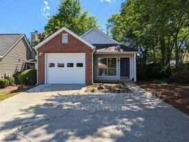 1307 Yorkshire Ln in Woodstock, GA - Building Photo