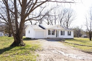1880 Kensington St in Joplin, MO - Building Photo