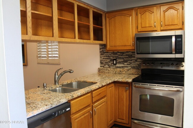 903 W Millard Ct in Daytona Beach, FL - Building Photo - Building Photo