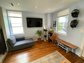 1743 L St NE in Washington, DC - Foto de edificio - Building Photo