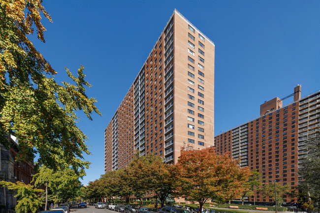 St. James Towers in Brooklyn, NY - Building Photo - Building Photo