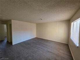 4300 N Lamont St in Las Vegas, NV - Building Photo