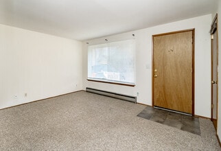 704 4th St NE in Puyallup, WA - Building Photo - Building Photo