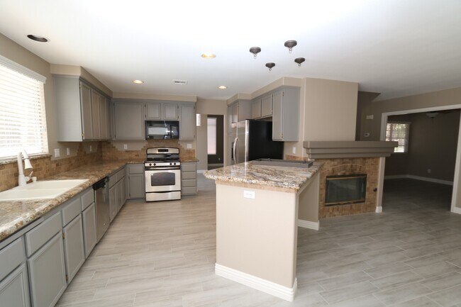5680 Rainwood Dr in North Las Vegas, NV - Building Photo - Building Photo