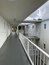 4255 N University Dr in Sunrise, FL - Building Photo - Building Photo