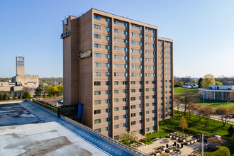 Phoenix Place in Pontiac, MI - Foto de edificio - Building Photo