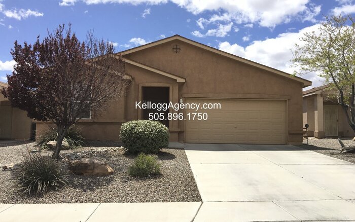 1631 Calle de Roja Dr SE in Rio Rancho, NM - Building Photo