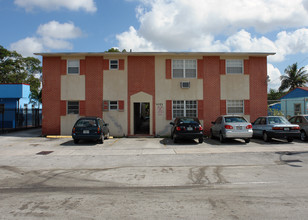 7021 W 14th Ct in Hialeah, FL - Building Photo - Building Photo