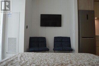 70 Annie Craig Dr in Toronto, ON - Building Photo - Building Photo