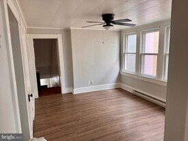 110 W Main St in Waynesboro, PA - Building Photo