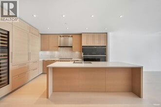 1327 Bellevue Ave in West Vancouver, BC - Building Photo - Building Photo