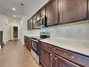 7425 Garrett Ct, Unit 1 in Charlotte, NC - Foto de edificio - Building Photo