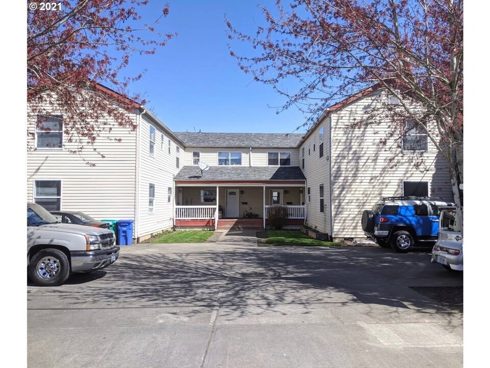 6867 N Fessenden St in Portland, OR - Foto de edificio