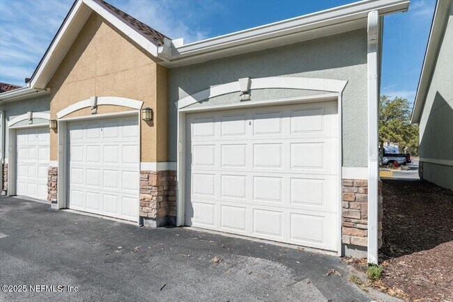 8539 Gate Pkwy W, Unit 1723 in Jacksonville, FL - Building Photo - Building Photo