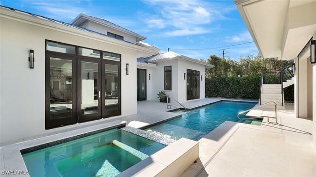 property at 739 5th Ave N