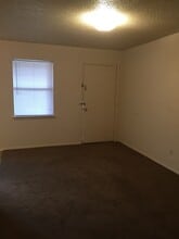 404 S Industrial St, Unit 1 in Lindale, TX - Foto de edificio - Building Photo