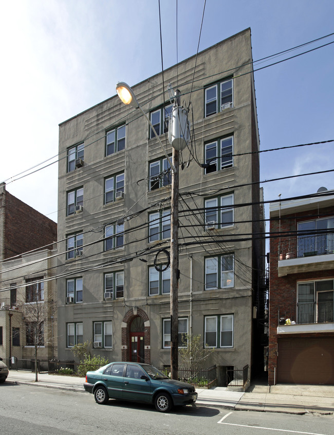 31-33 66th St in West New York, NJ - Building Photo - Building Photo