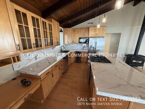 1879 N Jantzen Ave in Portland, OR - Building Photo - Building Photo