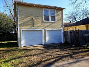 402 N Augusta St in Dallas, TX - Building Photo - Building Photo