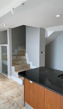 235 SW 17th Rd in Miami, FL - Foto de edificio - Building Photo