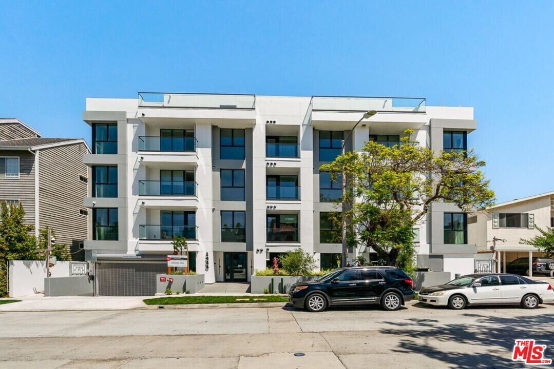 1444 Rexford Dr in Los Angeles, CA - Foto de edificio