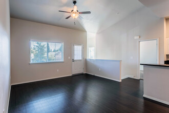 Harbor Pointe Apartments in Clovis, CA - Building Photo - Interior Photo