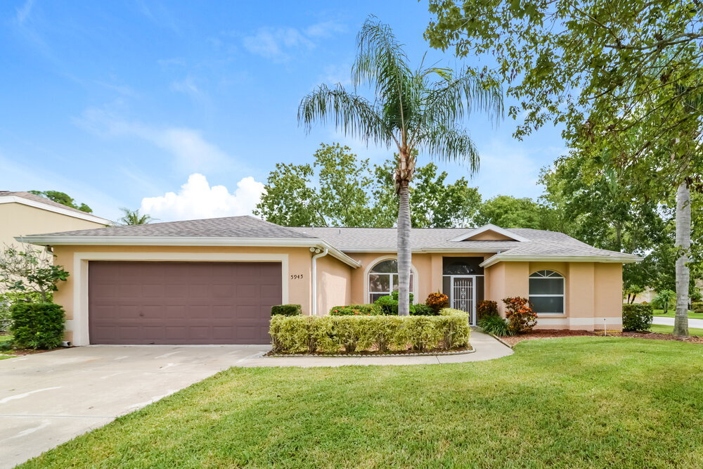 5945 Java Plum Ln in Bradenton, FL - Building Photo