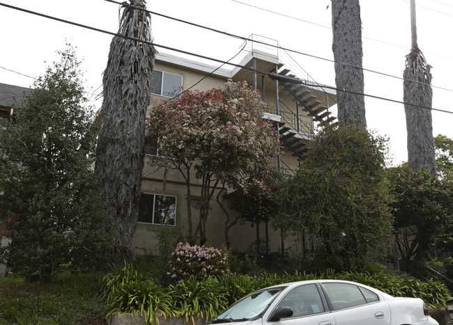 130 Moss Ave in Oakland, CA - Building Photo - Building Photo