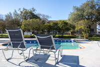 Z-12272023-River Crossing Townhomes in Austin, TX - Foto de edificio - Building Photo