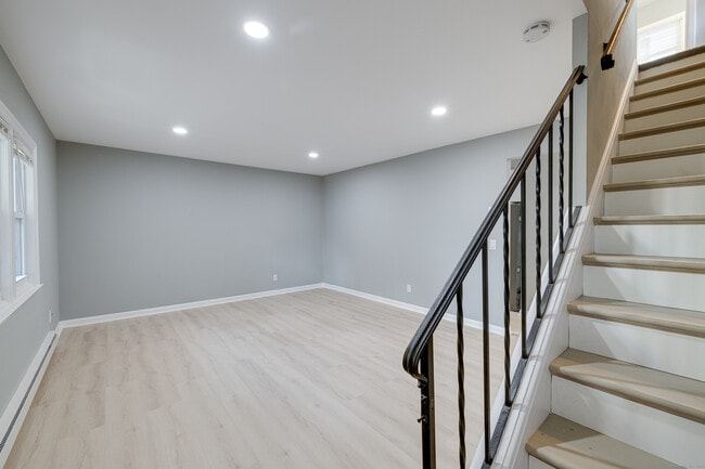151 Seaside Ave in Stamford, CT - Building Photo - Building Photo