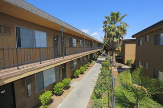 Universal Pointe Apartments in North Hollywood, CA - Building Photo - Building Photo