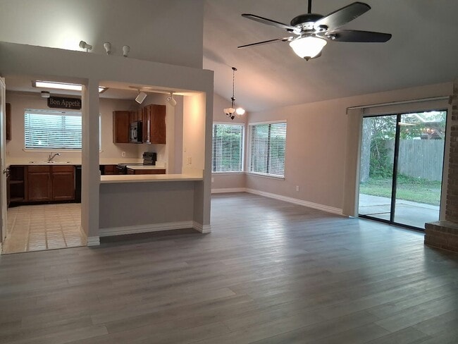 property at 2502 Livingston Ln