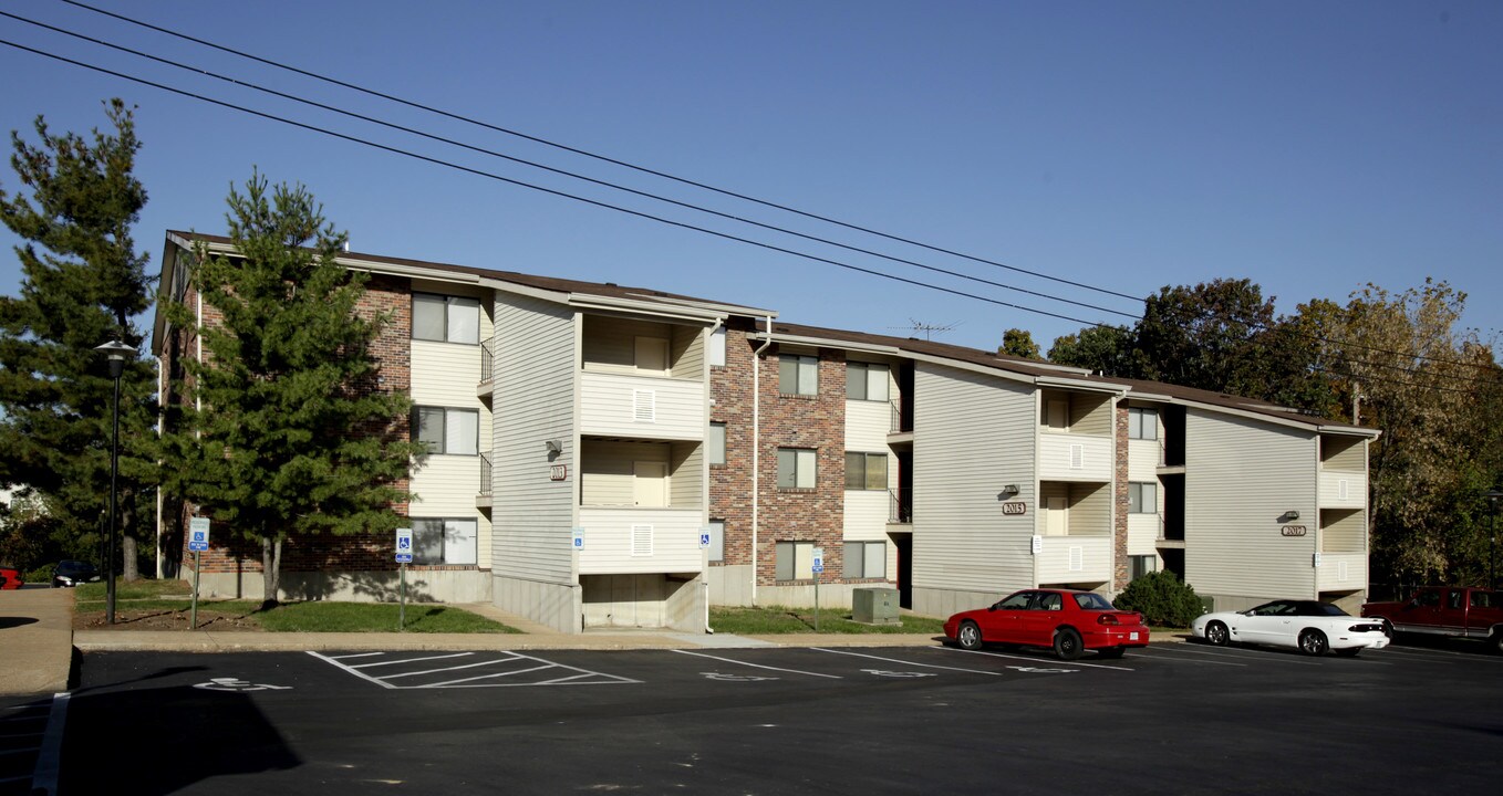 Riverview Bend Apartments in Crystal City, MO - Building Photo