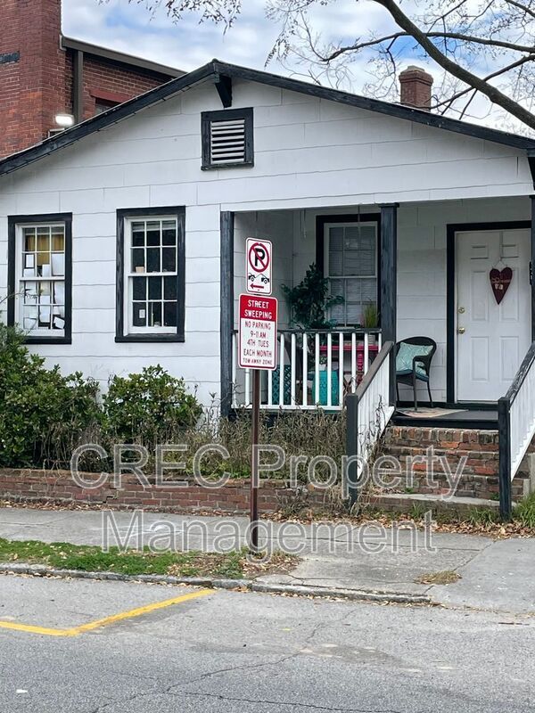 property at 160 1/2 Coming St