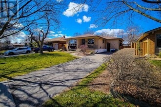 25 Buckingham St in Brantford, ON - Building Photo - Building Photo