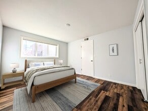 306 Central Dr in Pella, IA - Building Photo - Building Photo