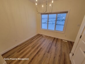 4582 Warbler Loop NW in Edmonton, AB - Building Photo - Building Photo