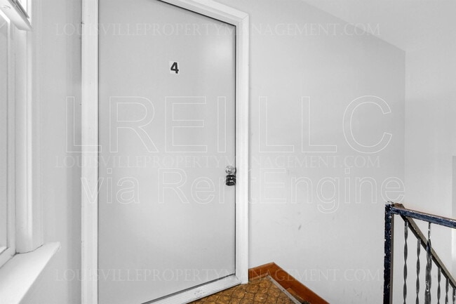 5112 Valiant Dr in Louisville, KY - Building Photo - Building Photo